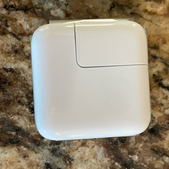 Apple 12W USB Power Adapter - Picture 2 of 6